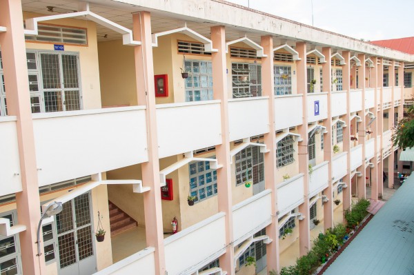 Ngôi trường xinh đẹp miền Tây và mối lương duyên 7 năm Ngôi trường xinh đẹp miền Tây và mối lương duyên 7 năm