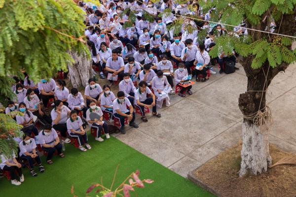 Ngôi trường xinh đẹp miền Tây và mối lương duyên 7 năm Ngôi trường xinh đẹp miền Tây và mối lương duyên 7 năm