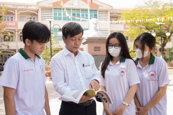 Ngôi trường xinh đẹp miền Tây và mối lương duyên 7 năm Ngôi trường xinh đẹp miền Tây và mối lương duyên 7 năm