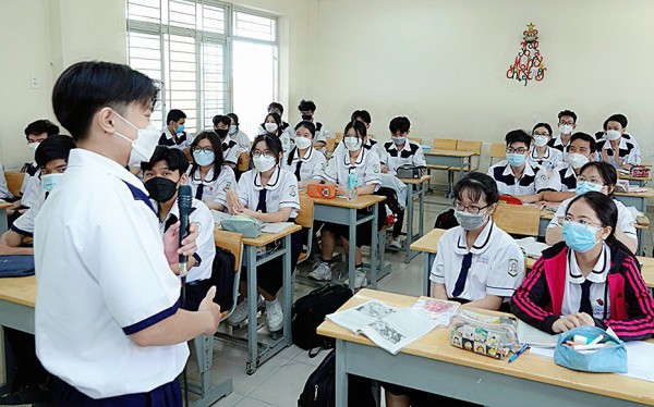 Nguy cơ học sinh không hiểu bài khi chỉ nghe bạn thuyết trình