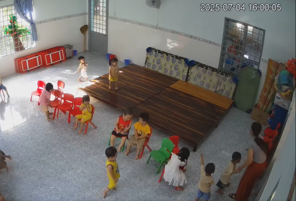 Nhà trường báo công an vụ cháu bé nghi bị bạn tác động trên lớp Nhà trường báo công an vụ cháu bé nghi bị bạn tác động trên lớp
