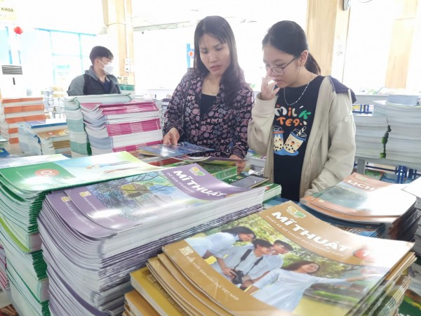 Nhà trường lên phương án thực hiện một bộ SGK thống nhất