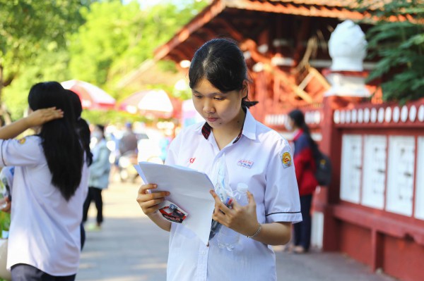 Nhiều sĩ tử Huế tiếc nuối với 10 câu cuối môn toán