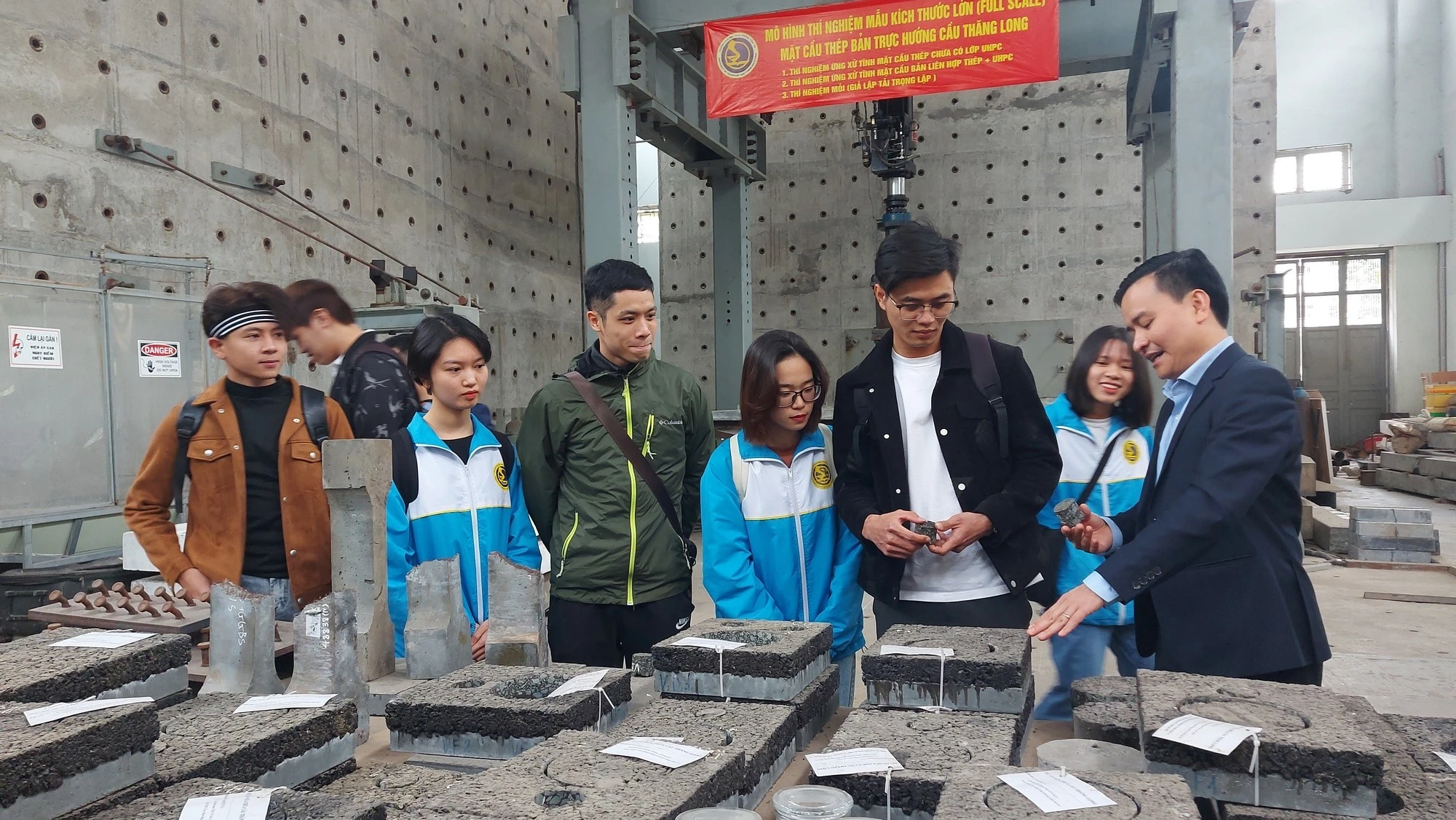 Nhiều sinh viên tốt nghiệp giỏi, xuất sắc: Bảng điểm đẹp có tương thích với năng lực?