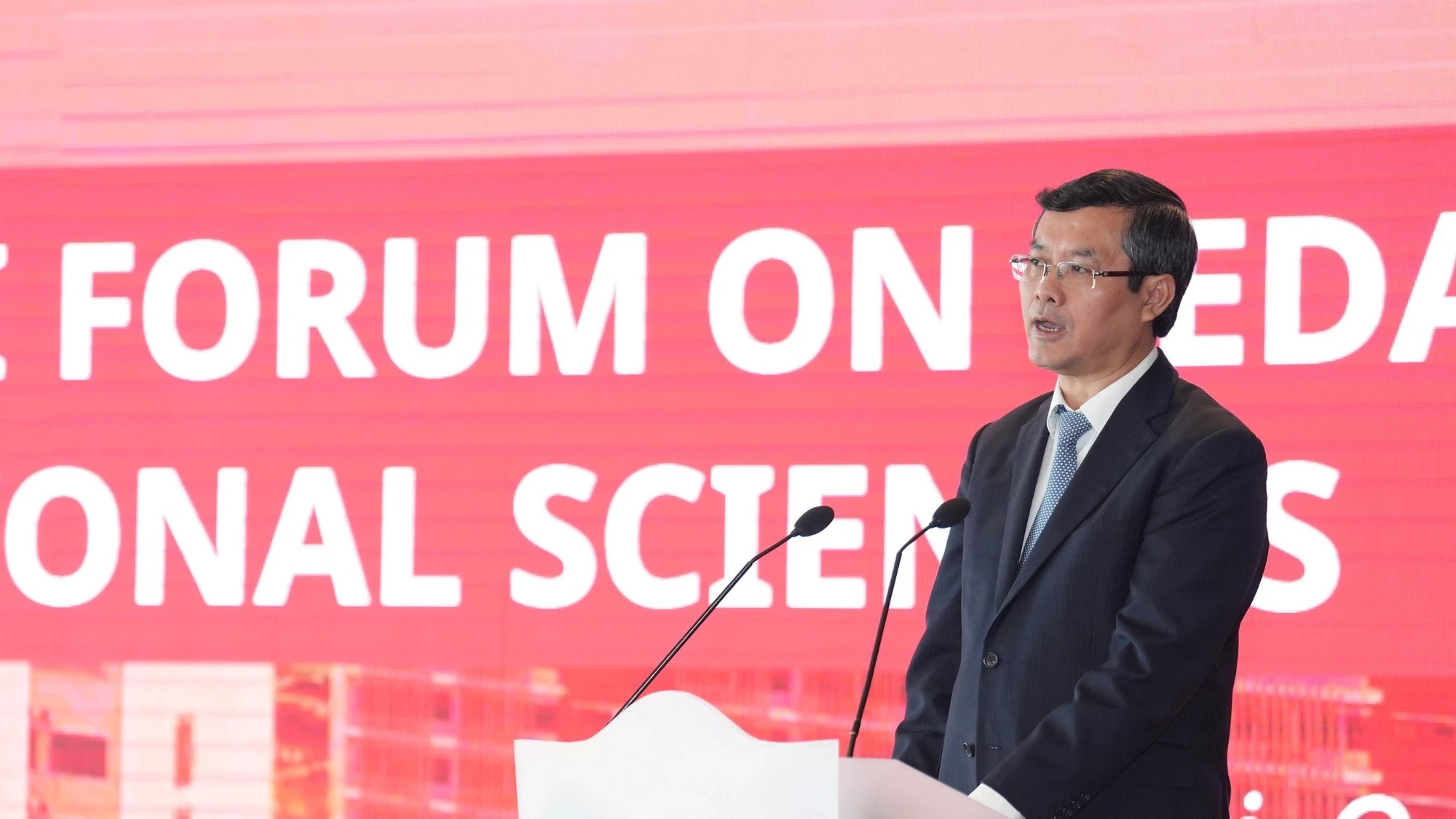 Nhiều tranh luận về giáo dục, ít nghiên cứu khoa học nghiêm túc