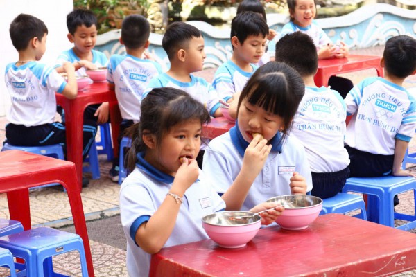 Những bữa ăn bán trú học sinh mong đợi nhất ở trường