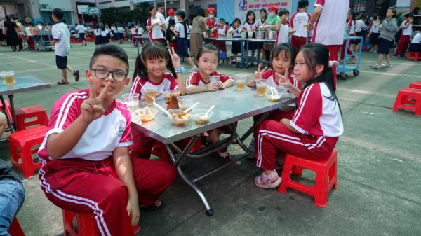 Những bữa ăn bán trú học sinh mong đợi nhất ở trường