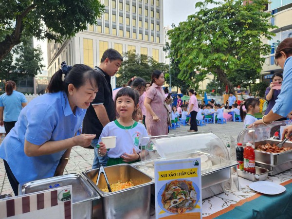 Những bữa ăn bán trú học sinh mong đợi nhất ở trường