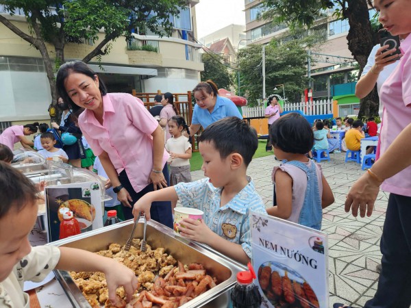 Những bữa ăn bán trú học sinh mong đợi nhất ở trường