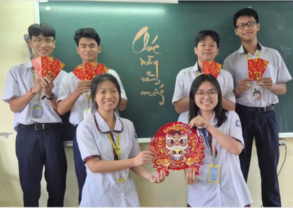 Những cách 'lì xì tri thức' đầu năm Bính Ngọ cho học sinh