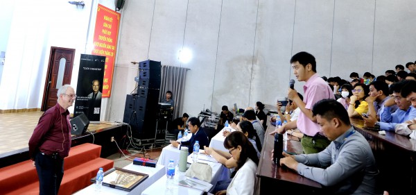 Những hình ảnh ấn tượng của chủ nhân giải Nobel Hóa học 2022 tại Việt Nam