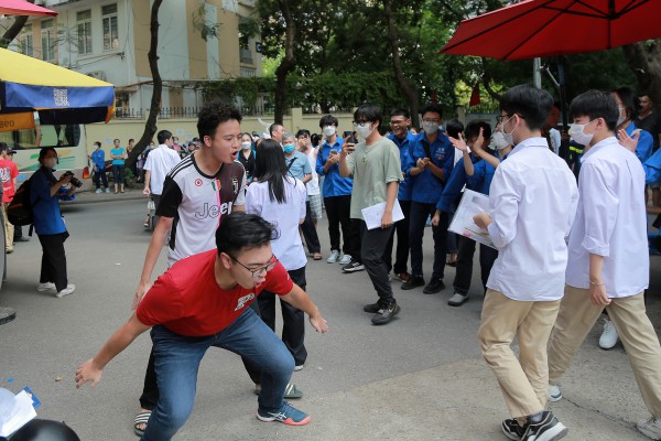 Những hình ảnh ấn tượng về kỳ thi tốt nghiệp THPT 2023 tại Hà Nội