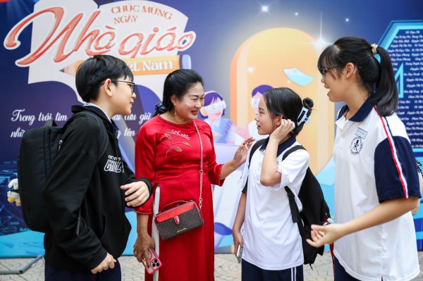 Những khoảnh khắc đẹp ngày Nhà giáo Việt Nam 20.11