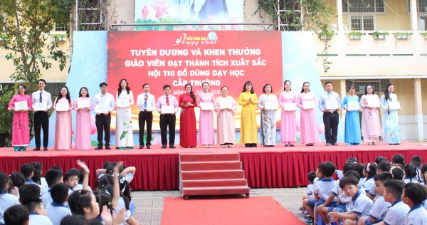 Những khoảnh khắc đẹp ngày Nhà giáo Việt Nam 20.11