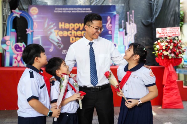 Những khoảnh khắc đẹp ngày Nhà giáo Việt Nam 20.11