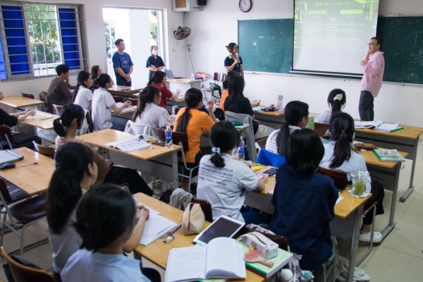 Những ngành học cần trí tuệ cảm xúc mà AI không thể thay thế Những ngành học cần trí tuệ cảm xúc mà AI không thể thay thế