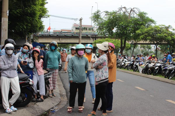 Những phụ huynh TP.HCM 'vừa thi xong lớp 10'