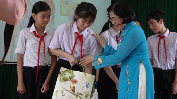 Những tấm lòng nhân hậu đến với Trung tâm nuôi dạy trẻ khuyết tật Võ Hồng Sơn