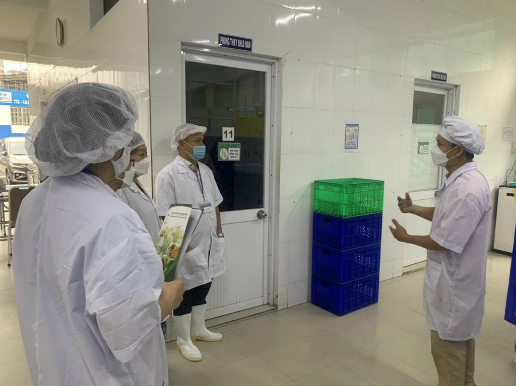 Nỗi lo bữa ăn bán trú: Cần có các cuộc kiểm tra đột xuất