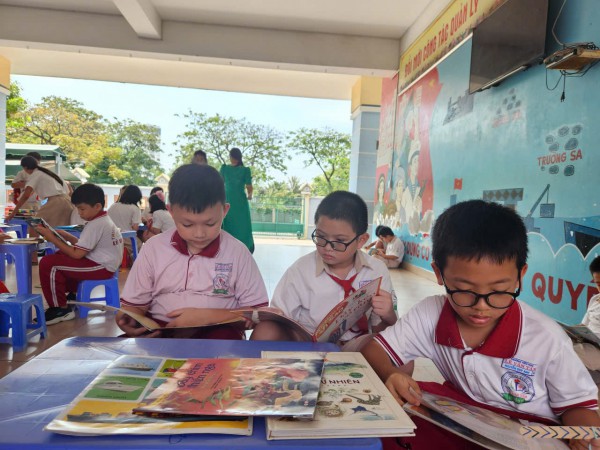 Nỗi lo tiếng Việt méo mó, lệch chuẩn: Cách giữ tiếng mẹ đẻ trong môi trường song ngữ Nỗi lo tiếng Việt méo mó, lệch chuẩn: Cách giữ tiếng mẹ đẻ trong môi trường song ngữ