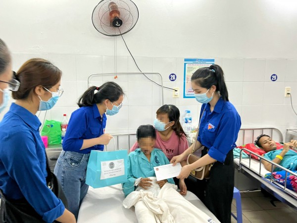 Nữ sinh 15 tuổi ở Quảng Nam trúng tuyển 10 trường trung học nội trú tại Mỹ