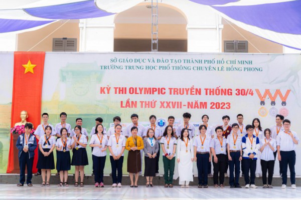 Nữ sinh Phú Yên đạt 2 học bổng du học Mỹ trị giá hơn 10 tỉ đồng