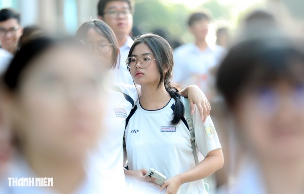 Nữ sinh TP.HCM tươi tắn, tự tin trước kỳ thi đánh giá năng lực