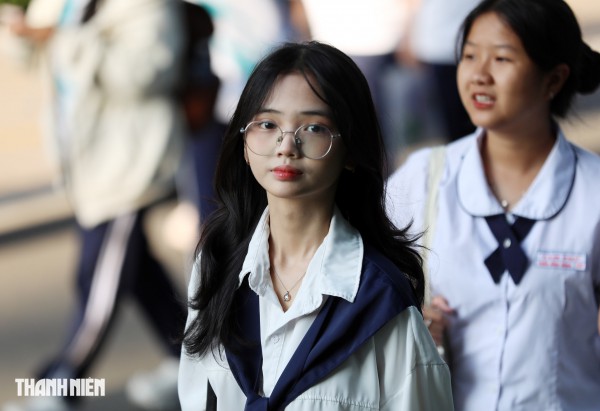 Nữ sinh TP.HCM tươi tắn, tự tin trước kỳ thi đánh giá năng lực