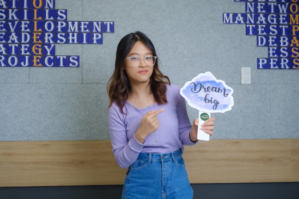 Nữ sinh Việt giành học bổng toàn phần ĐH Harvard nhờ thích đọc truyện ngôn tình