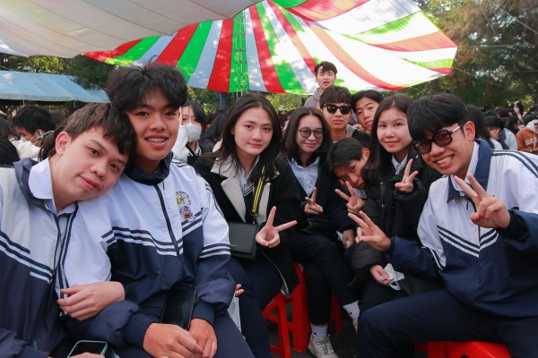 Nữ sinh Đà Lạt đẹp tinh khôi ở thành phố trong sương