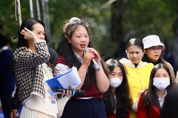 Nữ sinh Đà Lạt đẹp tinh khôi ở thành phố trong sương