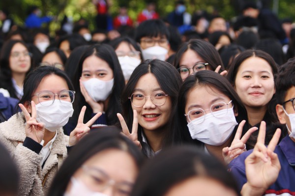 Nữ sinh Đà Lạt đẹp tinh khôi ở thành phố trong sương