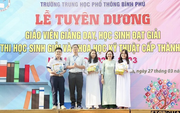 Nữ sinh lớp 12 tự ôn IELTS và đạt 8.0 điểm ngay lần thi đầu tiên