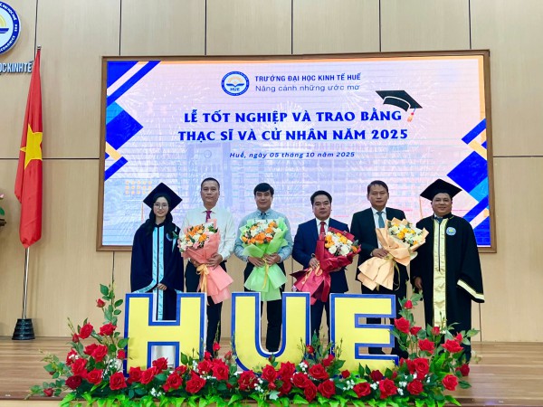 Nữ thủ khoa đầu ra Trường ĐH Kinh tế Huế chia sẻ 'công thức' đạt điểm cao Nữ thủ khoa đầu ra Trường ĐH Kinh tế Huế chia sẻ 'công thức' đạt điểm cao