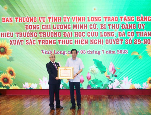 PGS-TS Lương Minh Cừ, vị ‘thuyền trưởng’ đa tài