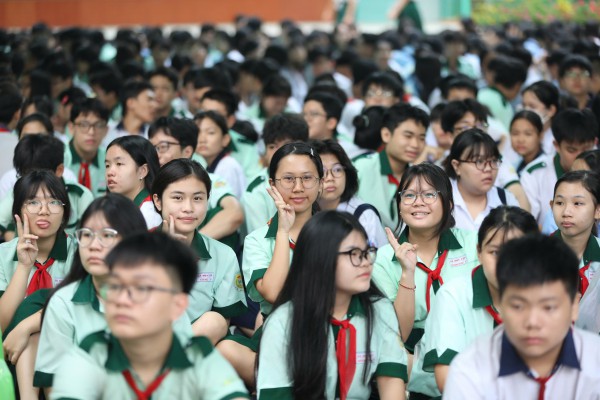 Phần nào trong đề toán thi lớp 10 khiến thí sinh TP.HCM, Bình Dương cũ lo sợ?