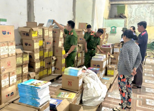 Phạt 7 năm tù giam với đối tượng buôn bán sách giáo khoa giả Phạt 7 năm tù giam với đối tượng buôn bán sách giáo khoa giả