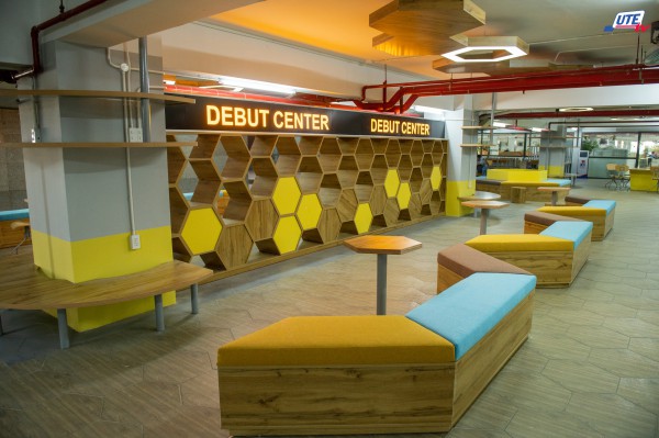 Phát triển bền vững thông qua đầu tư phục vụ người học Phát triển bền vững thông qua đầu tư phục vụ người học