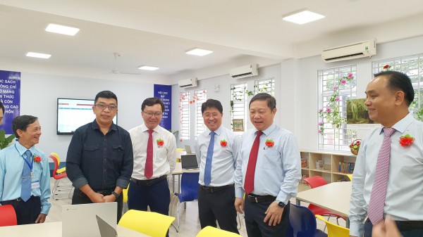 Phó chủ tịch TP.HCM Dương Anh Đức dự khánh thành trường THCS hiện đại Phó chủ tịch TP.HCM Dương Anh Đức dự khánh thành trường THCS hiện đại