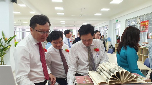 Phó chủ tịch TP.HCM Dương Anh Đức dự khánh thành trường THCS hiện đại Phó chủ tịch TP.HCM Dương Anh Đức dự khánh thành trường THCS hiện đại