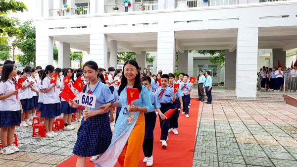 Phó chủ tịch TP.HCM Dương Anh Đức dự khánh thành trường THCS hiện đại Phó chủ tịch TP.HCM Dương Anh Đức dự khánh thành trường THCS hiện đại