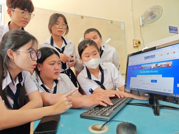 Phổ điểm thi tốt nghiệp THPT 2025: Điểm trung bình, trung vị, độ lệch chuẩn là gì? Phổ điểm thi tốt nghiệp THPT 2025: Điểm trung bình, trung vị, độ lệch chuẩn là gì?