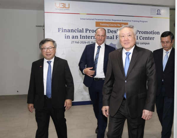 Phó thủ tướng dự khai giảng đào tạo nhà quản lý Trung tâm tài chính quốc tế