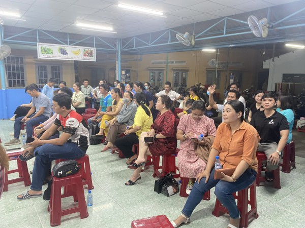 Phụ huynh nghi cơm bán trú có 