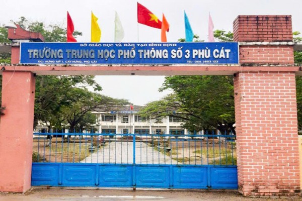 Phụ huynh phản ứng việc thu tiền mua ti vi, xây nhà để xe học sinh