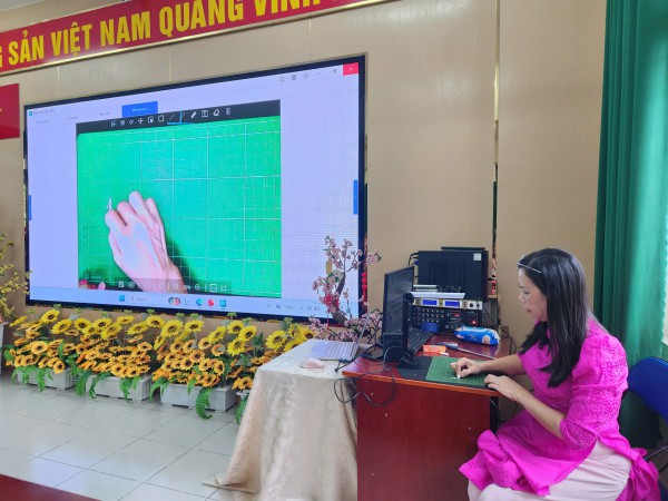 Phụ huynh tiểu học TP.HCM bất ngờ: Trong tiết tiếng Việt có âm nhạc, thể dục Phụ huynh tiểu học TP.HCM bất ngờ: Trong tiết tiếng Việt có âm nhạc, thể dục