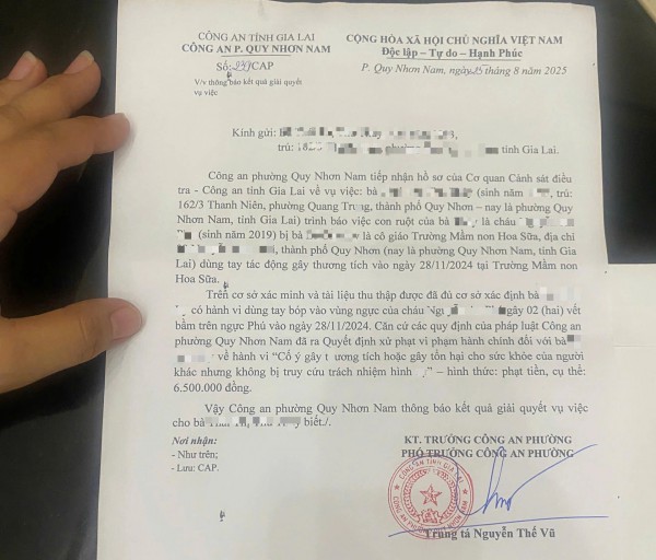 Phụ huynh tố giáo viên bạo hành trẻ, yêu cầu bồi thường 1 năm học phí Phụ huynh tố giáo viên bạo hành trẻ, yêu cầu bồi thường 1 năm học phí