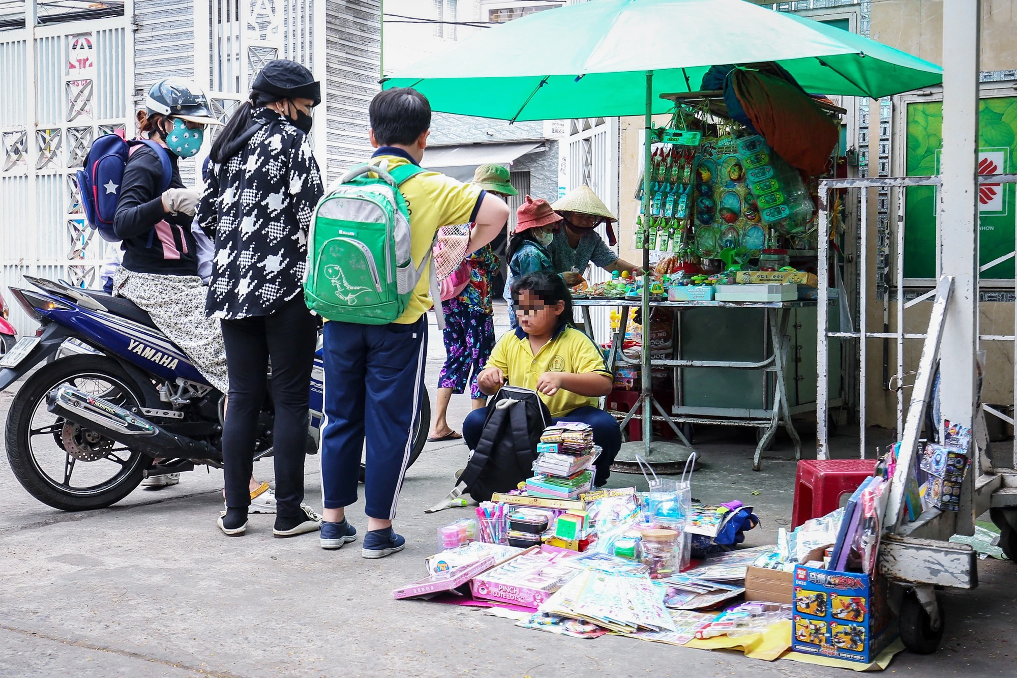 Quà vặt cổng trường 