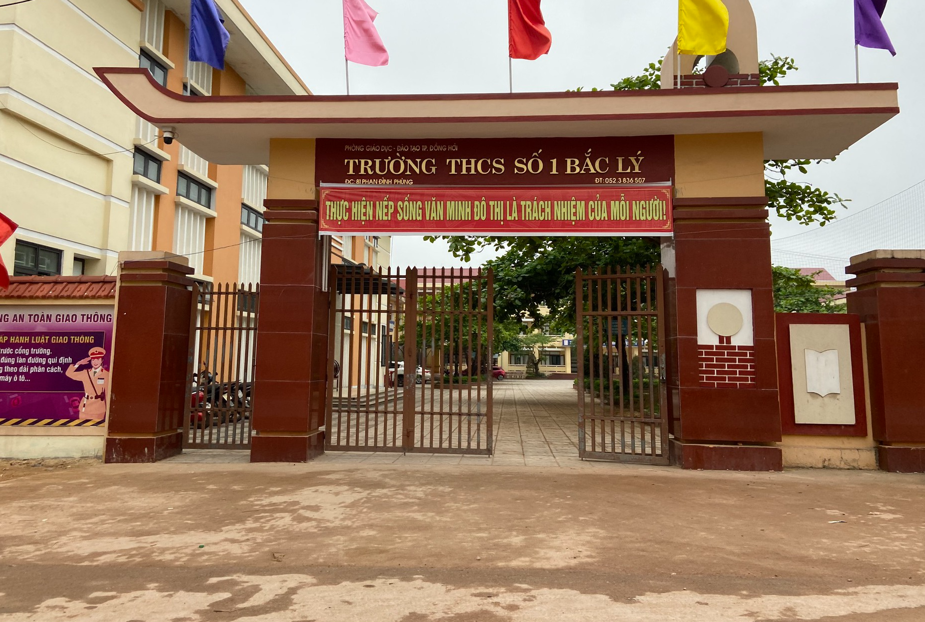 Quảng Bình: Nữ sinh quỳ gối, bị bạn học tát liên tiếp vào mặt