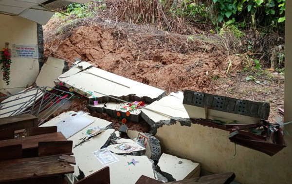 Quảng Nam: Mưa lớn gây sạt lở một điểm trường ở vùng cao